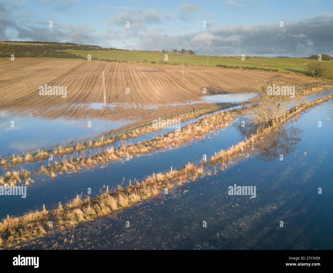 Aberdeenshire. 13 décembre 2023. UK Weather, des filets de ferme inondés récemment semés avec des cultures, mains of Drum Aberdeenshire. Paul Glendell / Alamy Live News Banque D'Images