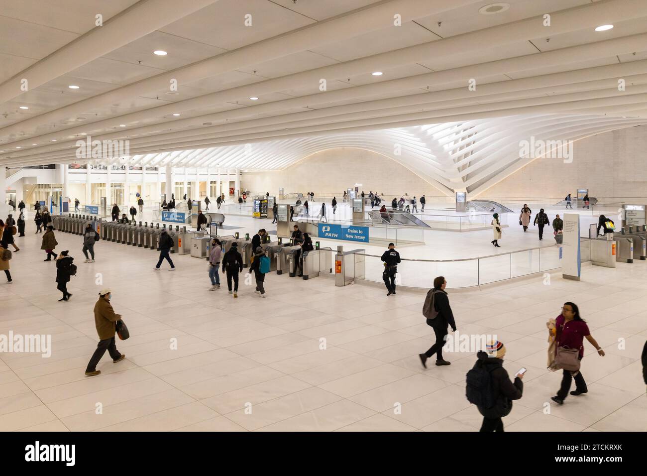 Le terminal des trains PATH qui circule entre le New Jersey et New York au sein de l'Oculus, le centre commercial Westfield World Trade Center. Banque D'Images