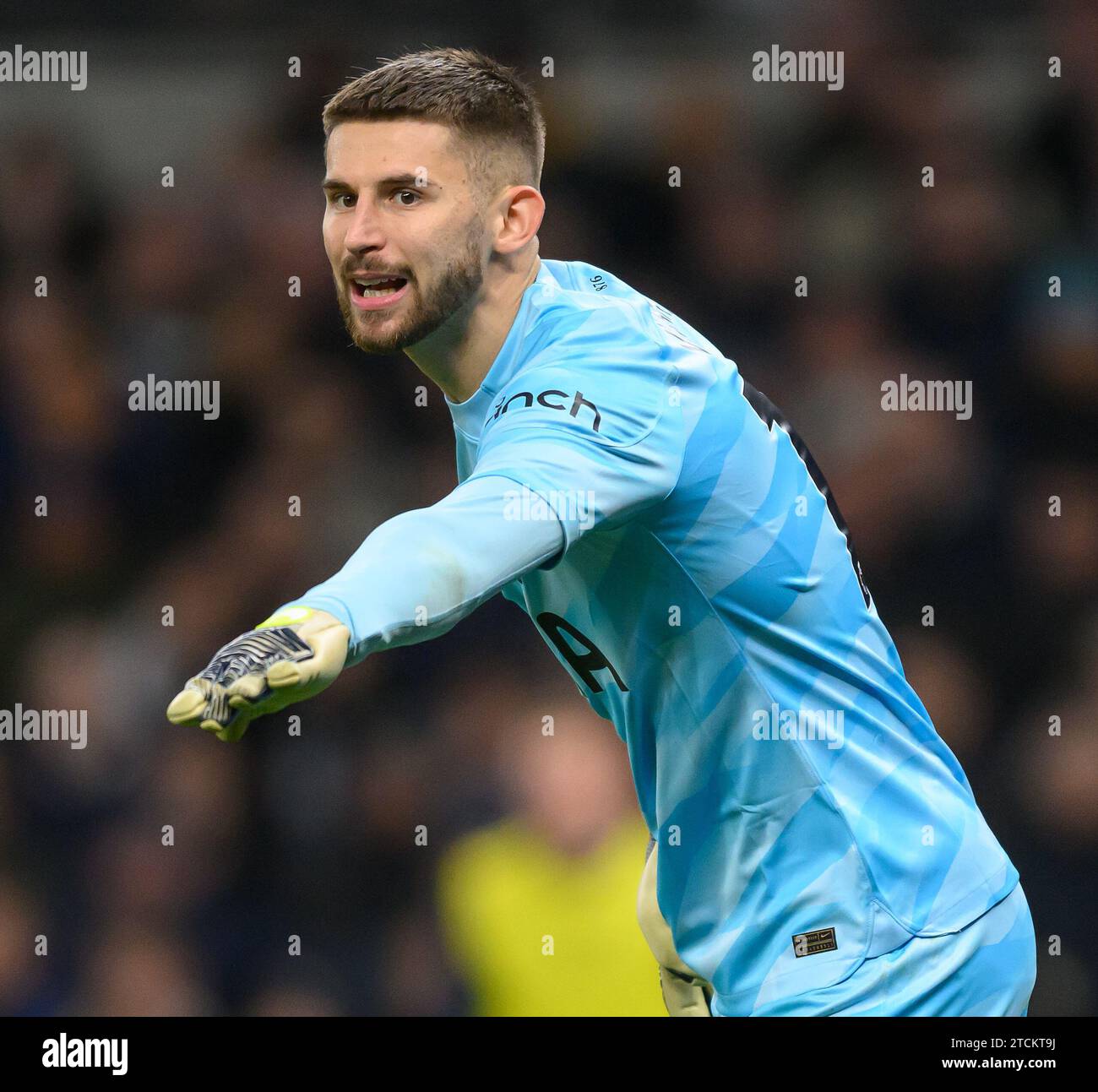 Londres, Royaume-Uni. 10 décembre 2023 - Tottenham Hotspur - Newcastle United - Premier League - Tottenham Hotspur Stadium. Guglielmo Vicario de Tottenham lors du match de Premier League contre Newcastle. Crédit photo : Mark pain / Alamy Live News Banque D'Images