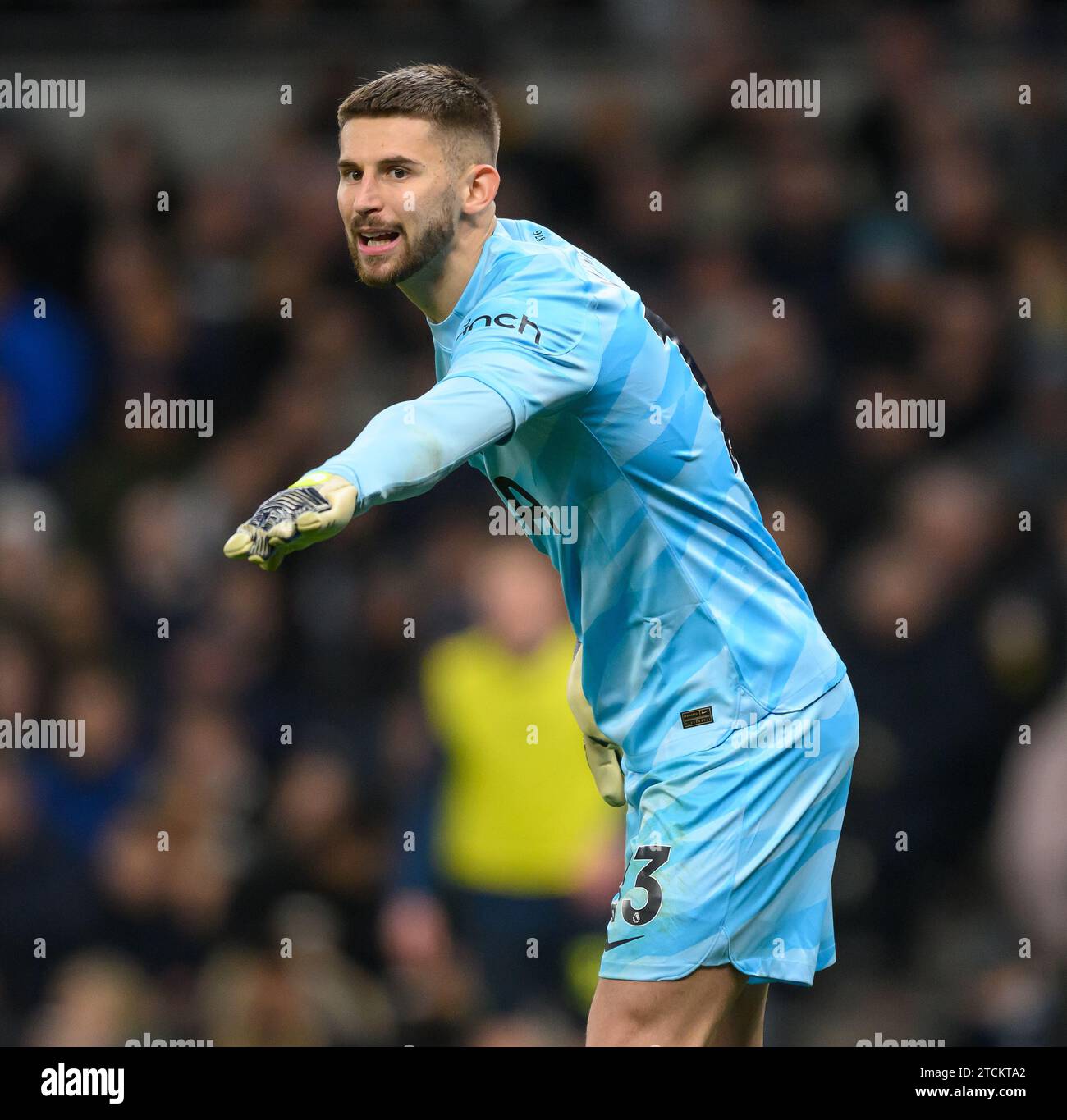 Londres, Royaume-Uni. 10 décembre 2023 - Tottenham Hotspur - Newcastle United - Premier League - Tottenham Hotspur Stadium. Guglielmo Vicario de Tottenham lors du match de Premier League contre Newcastle. Crédit photo : Mark pain / Alamy Live News Banque D'Images