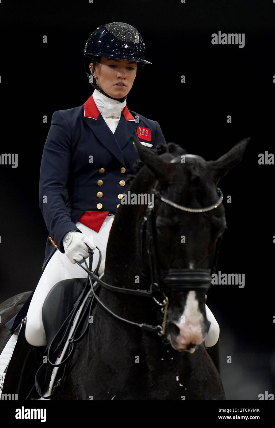 Charlotte Fry de Grande-Bretagne sur Everdale après leur performance à la coupe du monde FEI dressage lors de la première journée du London International Horse Show à Excel London. Date de la photo : mercredi 13 décembre 2023. Banque D'Images