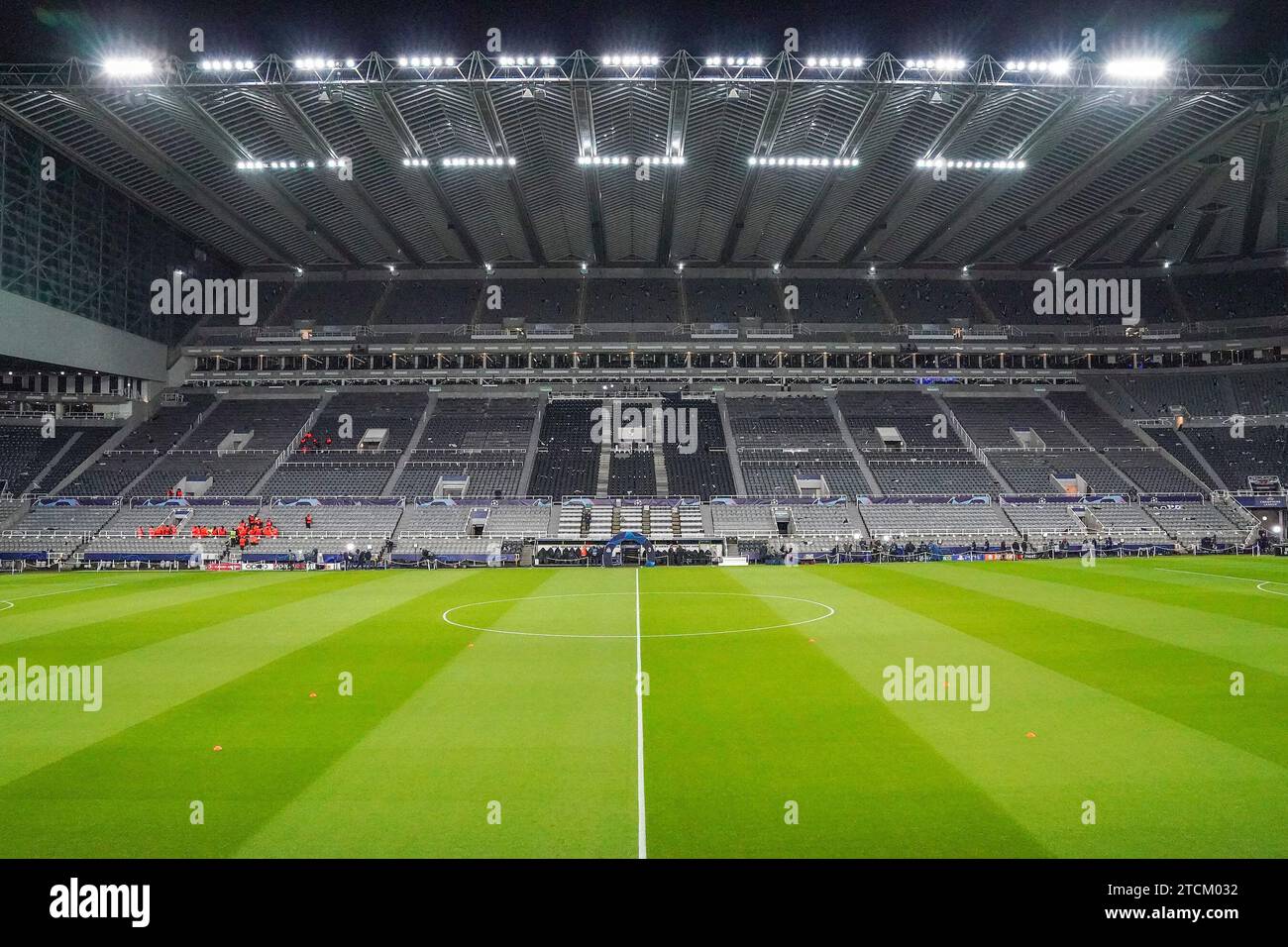 Newcastle, Royaume-Uni. 13 décembre 2023. Vue au sol à l'intérieur du stade - Milburn Stand devant le Newcastle United FC contre AC Milan UEFA Champions League Group F match à St.James' Park, Newcastle, Royaume-Uni le 13 décembre 2023 crédit : chaque seconde Media/Alamy Live News Banque D'Images