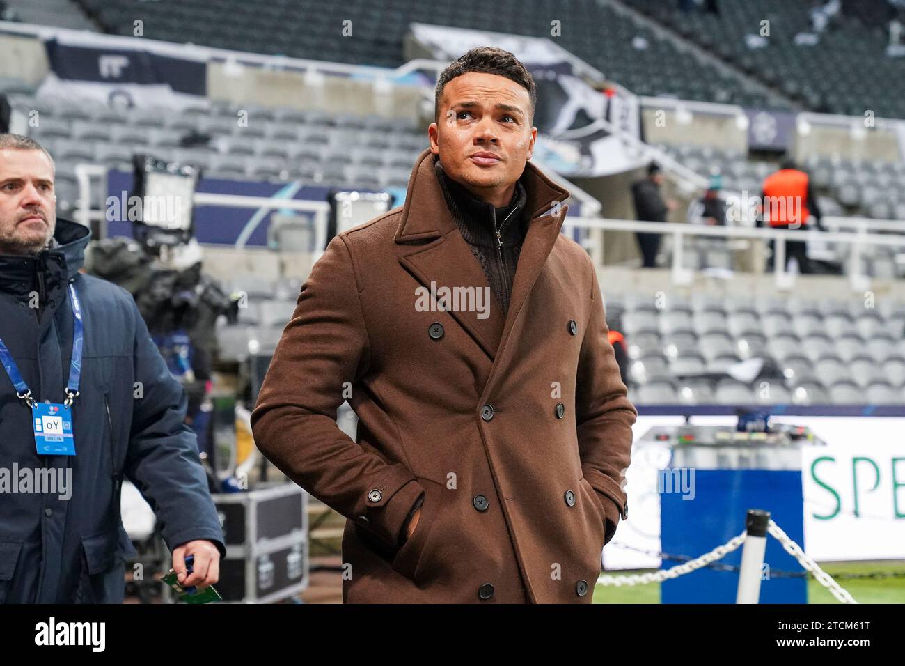 Newcastle, Royaume-Uni. 13 décembre 2023. Jermaine Jenas arrive avant le Newcastle United FC contre AC Milan UEFA Champions League Group F Match à St.James' Park, Newcastle, Royaume-Uni, le 13 décembre 2023 Credit : Every second Media/Alamy Live News Banque D'Images