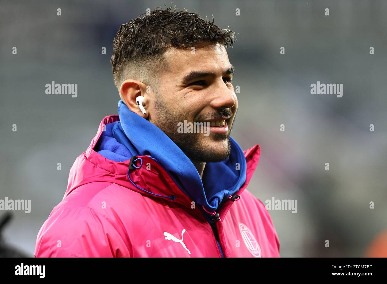 Newcastle, Royaume-Uni. 13 décembre 2023. Alessandro Florenzi #42 de l'AC Milan arrive lors du match de l'UEFA Champions League Newcastle United vs AC Milan à St. James's Park, Newcastle, Royaume-Uni, 13 décembre 2023 (photo Mark Cosgrove/News Images) crédit : News Images LTD/Alamy Live News Banque D'Images