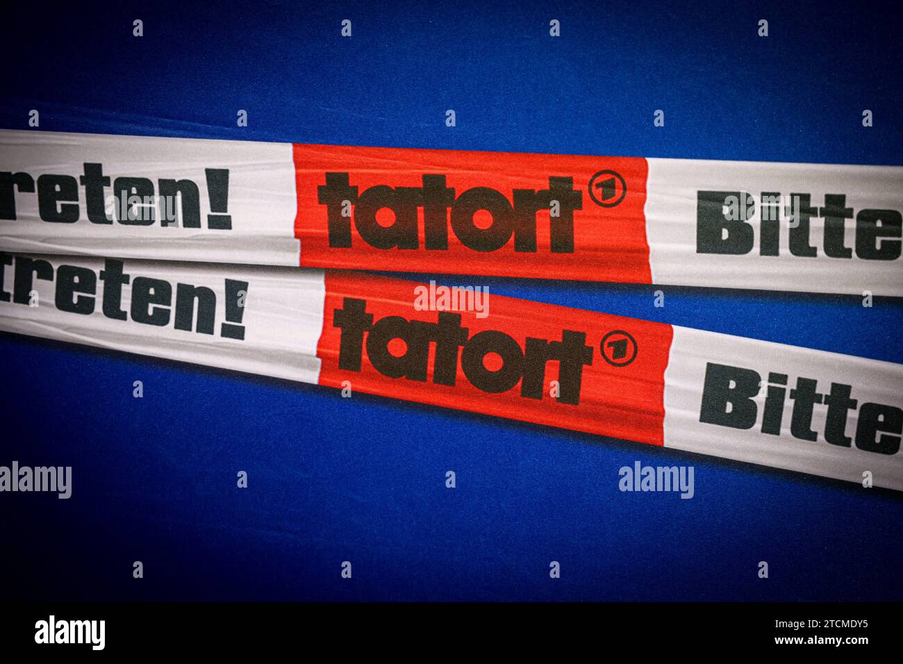 TATORT Münster, Kino Premiere Plakatwand mit Tatort logo. Münster, Rhénanie-du-Nord-Westphalie, DEU, Deutschland, 06.12.2023 *** TATORT Münster, panneau d'affichage pour la première fois au cinéma avec logo Tatort Münster, Rhénanie du Nord-Westphalie, DEU, Allemagne, 06 12 2023 Banque D'Images