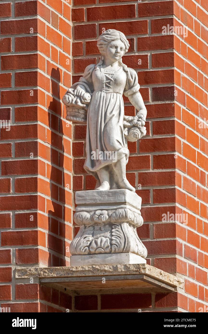 Statue, maison, port, Stöckte, Winsen, basse-Saxe, Allemagne Banque D'Images