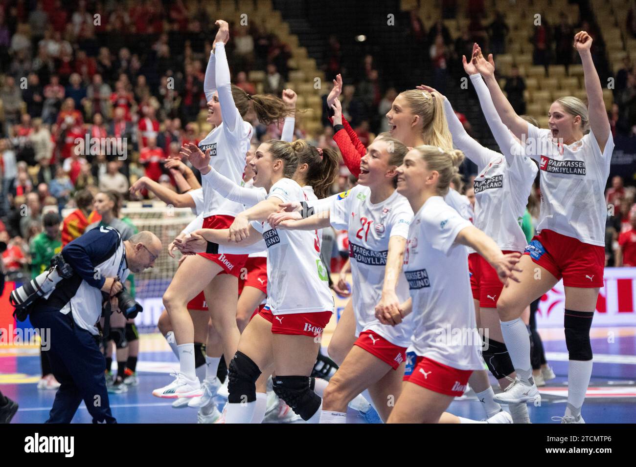 Les joueuses du Danemark célèbrent après le match du Championnat du