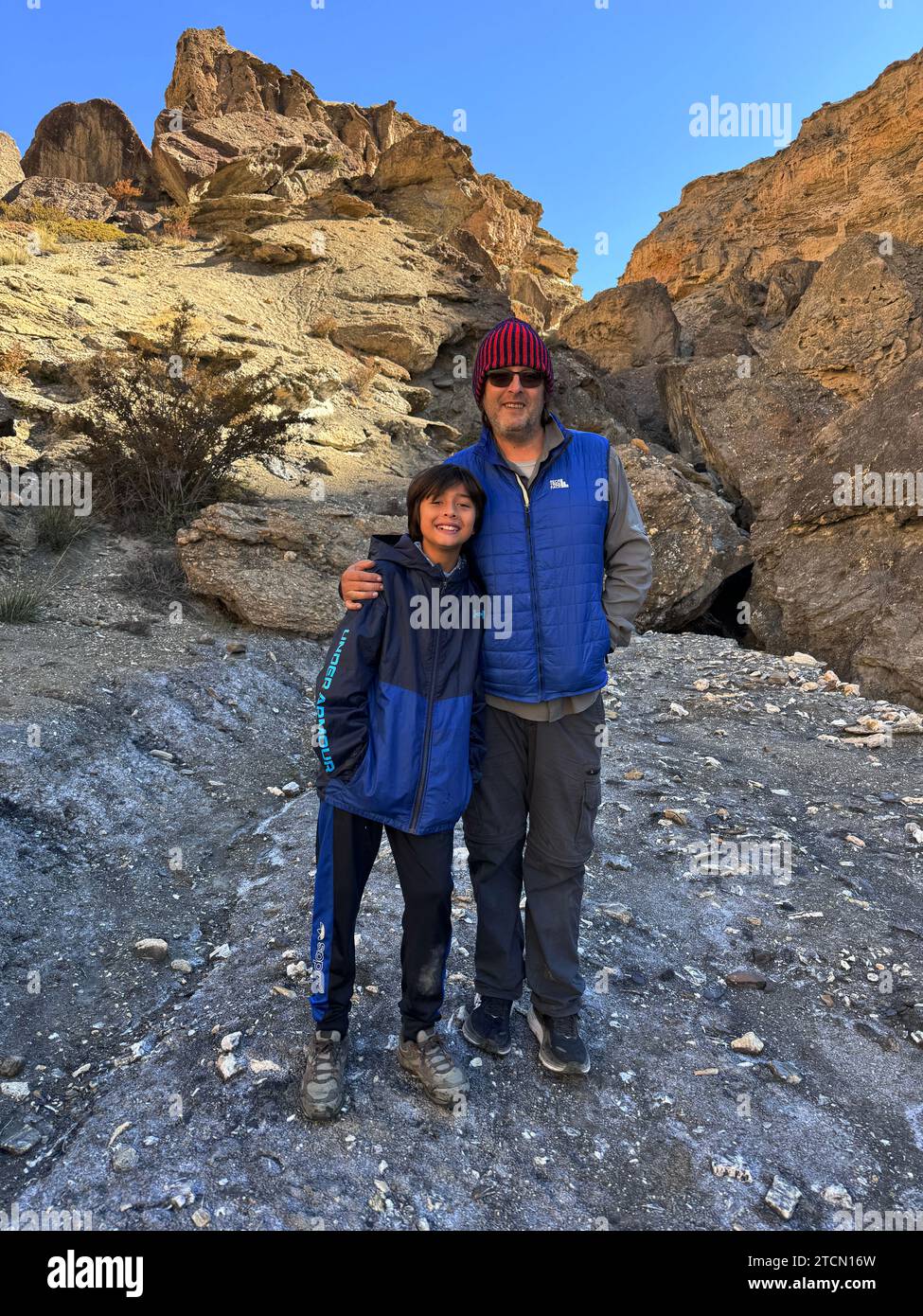 Bodhi Garrett et son fils Vajra près du village de Sam Dzong - district de Mustang, Népal Banque D'Images