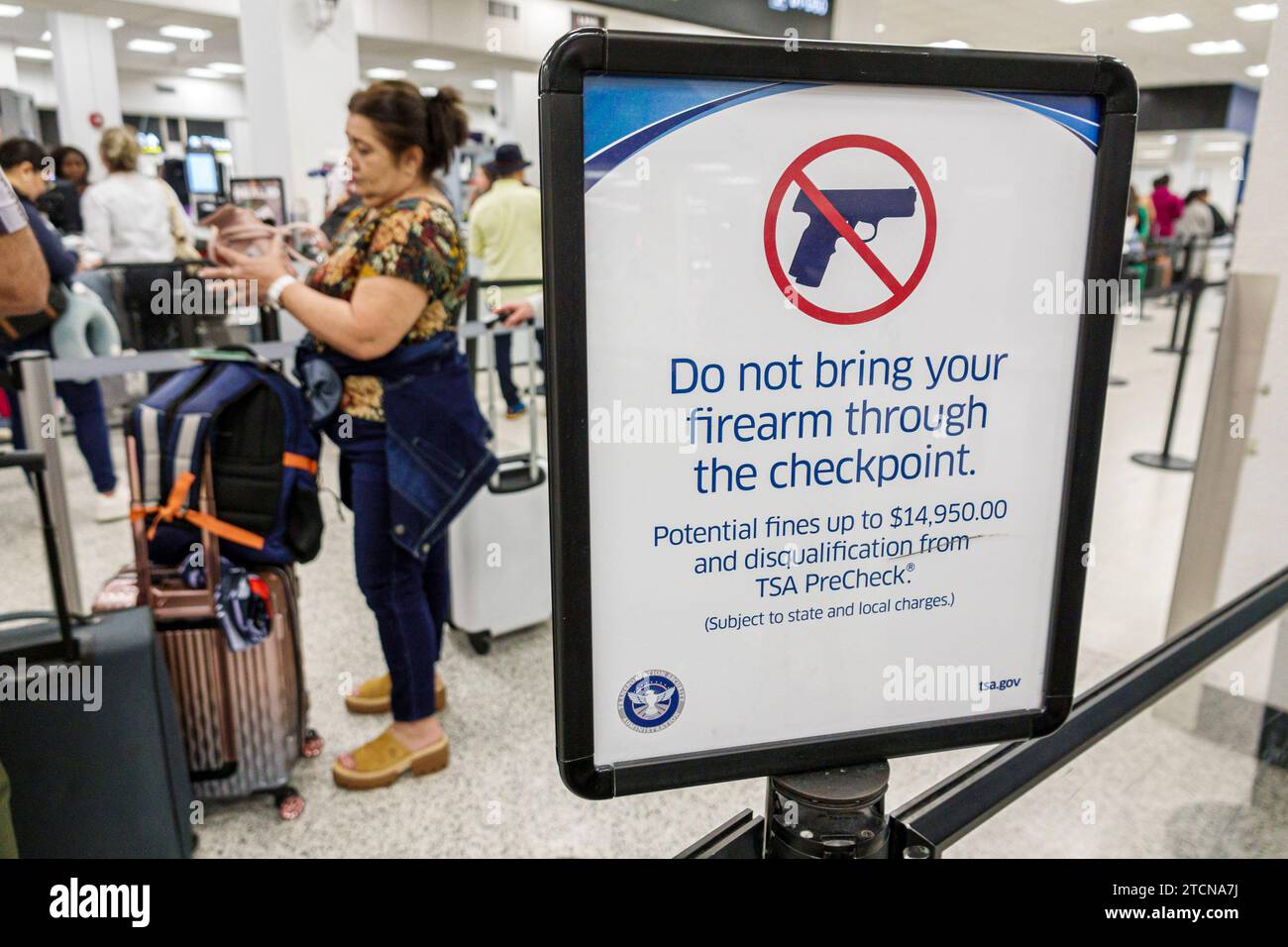 Miami Floride, Miami International Airport MIA, intérieur intérieur intérieur, hall terminal, contrôle de sécurité, ne pas apporter d'arme à feu à travers le point de contrôle gu Banque D'Images