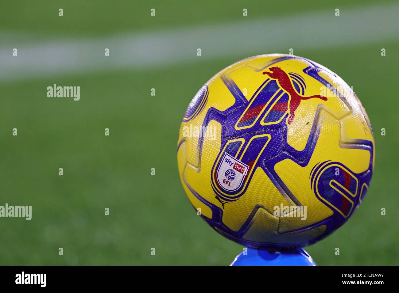 Leicester le mercredi 13 décembre 2023. Un football Puma Sky Bet EFL est vu lors du match de championnat Sky Bet entre Leicester City et Millwall au King Power Stadium, (photo : James Holyoak | MI News) crédit : MI News & Sport / Alamy Live News Banque D'Images