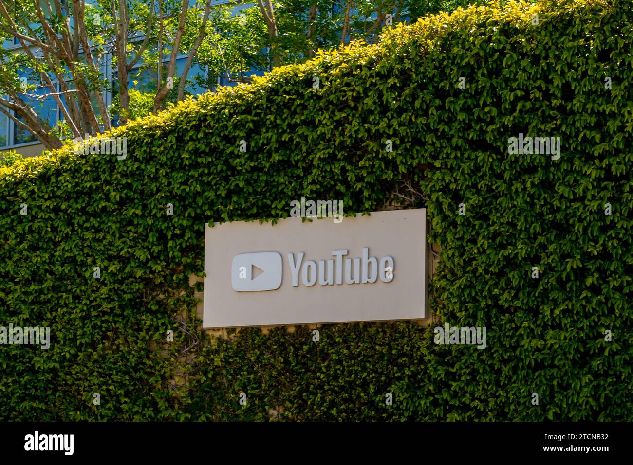 Logo et signe YouTube sur le bâtiment au siège social de Youtube à San Bruno, Californie, États-Unis Banque D'Images