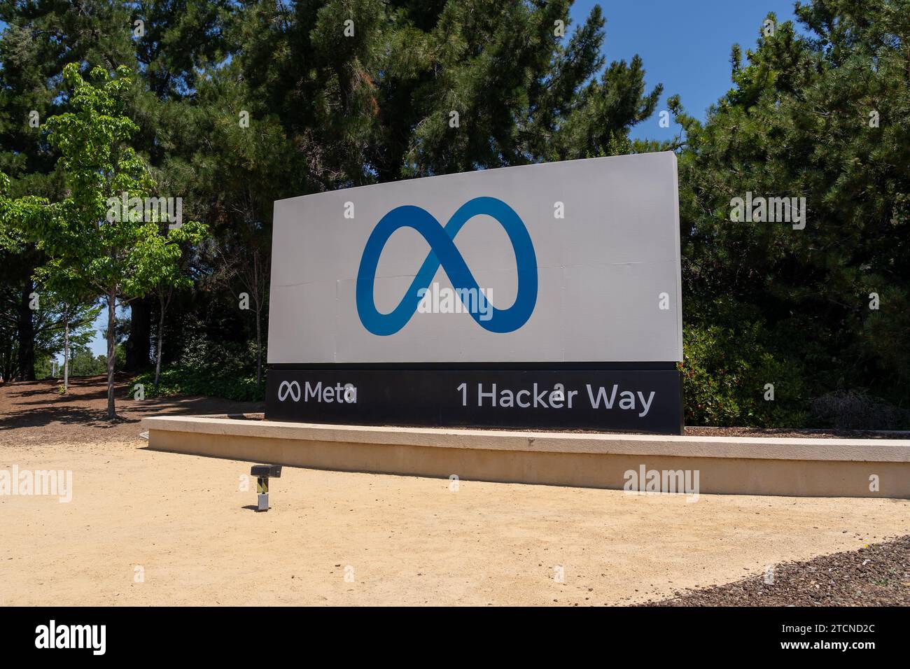Le logo Meta est vu à l'extérieur du campus du siège social de Meta Platform Inc. À Menlo Park, Californie, États-Unis Banque D'Images