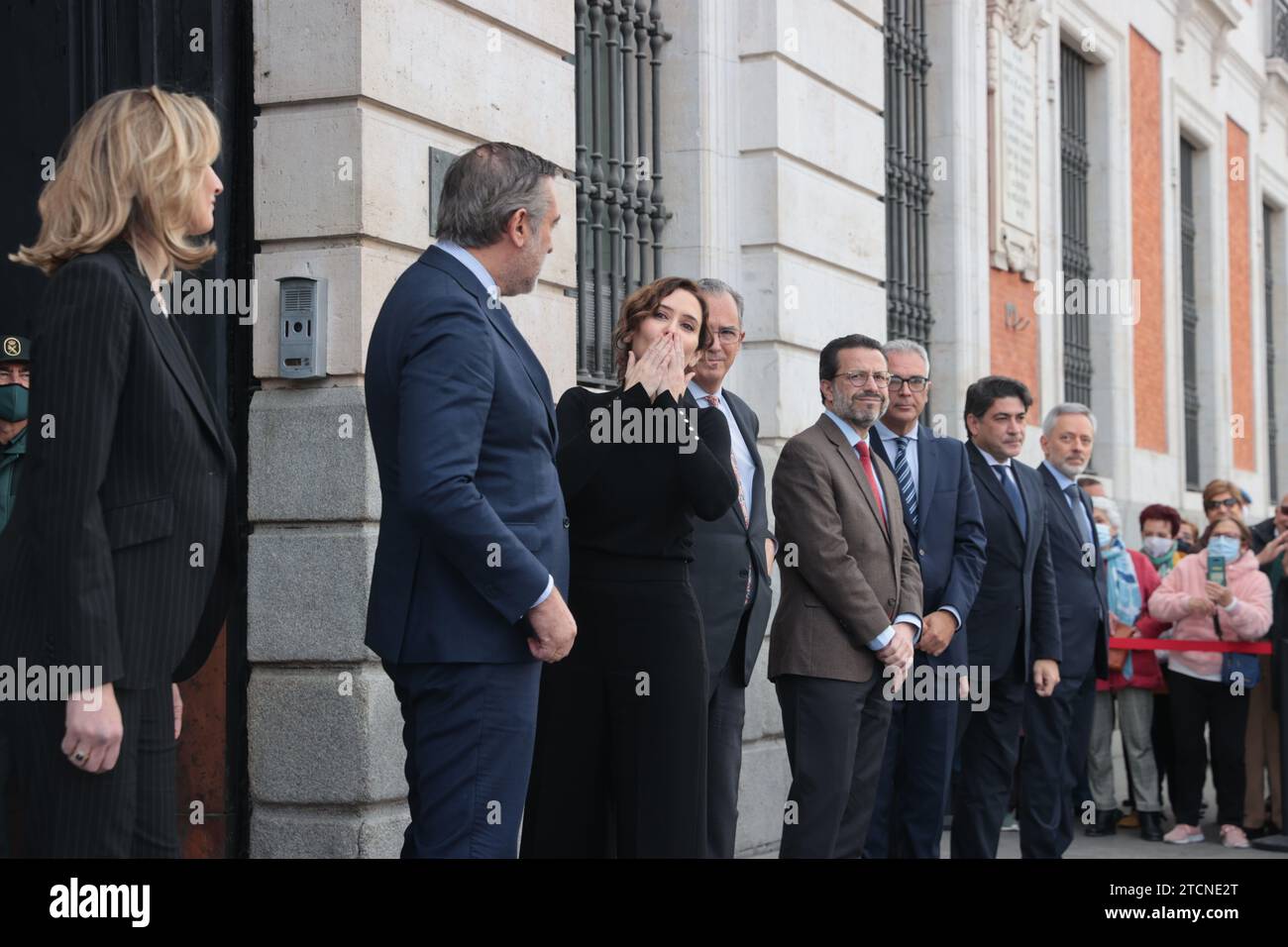 Madrid, 02/23/2022. La présidente de la Communauté de Madrid, Isabel Díaz Ayuso, participe à la minute de silence à la Real Casa de Correos, siège du gouvernement régional, en hommage aux victimes du bateau de pêche Villa de Pitanxo. Photo : Jaime García. ARCHDC. Crédit : Album / Archivo ABC / Jaime García Banque D'Images