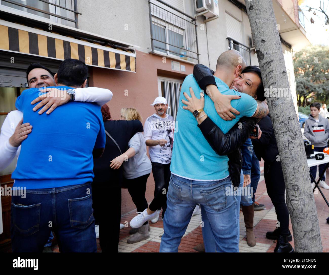 San Vicente del Raspeig (Alicante), 12/22/2020. Le Jackpot de la Loterie de Noël laisse 80 millions à San Vicente del Raspeig (Alicante) avec le numéro 26590. Le bar et restaurant Pepe situé sur la rue Miguel Hernández à San Vicente a distribué plus de 50 dixièmes gagnants du jackpot. Photo Juan Carlos Soler archdc. Crédit : Album / Archivo ABC / Juan Carlos Soler Banque D'Images