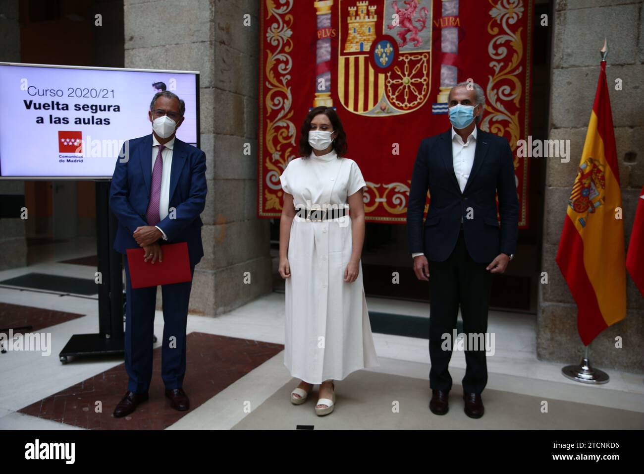 Madrid, 08/25/2020. La présidente de la Communauté de Madrid, Isabel Díaz Ayuso, accompagnée des ministres de la Santé et de l’Education et de la Jeunesse, Enrique Ruiz Escudero et Enrique Ossorio, respectivement, présente le plan du gouvernement régional pour le retour dans les salles de classe à la lumière de la situation due au Covid-19 et pour l'année scolaire 2020/21. Photo : Jaime García. ARCHDC. Crédit : Album / Archivo ABC / Jaime García Banque D'Images