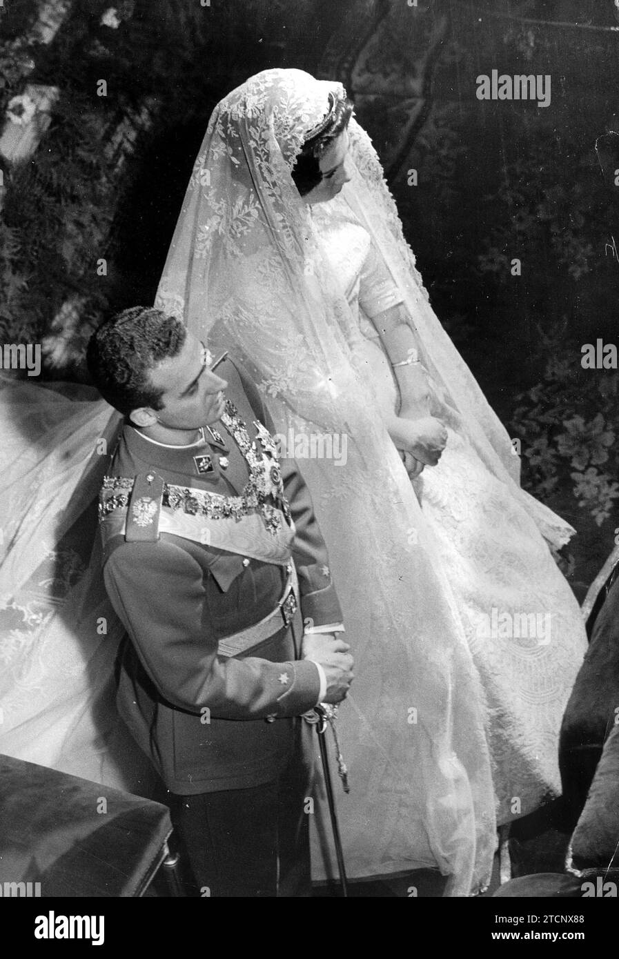Le 14 mai 1962, le mariage du prince Juan Carlos et de la princesse Sofia a eu lieu dans la cathédrale de San Dionisio à Athènes. Plus d'un millier d'invités, dont de nombreux membres des familles royales européennes, ont assisté à la cérémonie solennelle. Photo Dalmas. Crédit : Album / Archivo ABC Banque D'Images