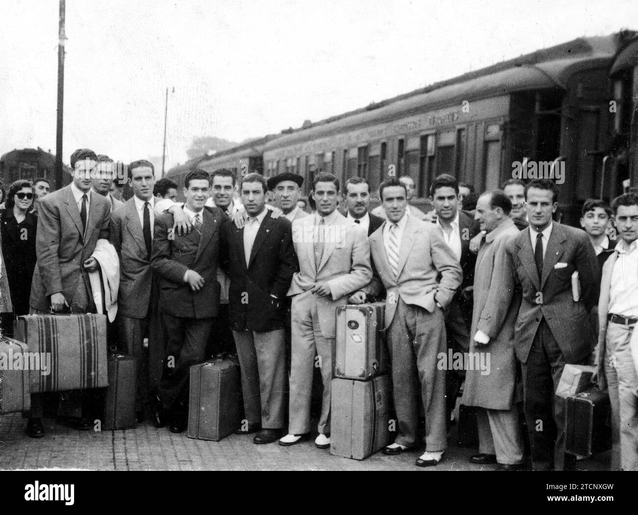 06/20/1947. Protagonistes - joueurs - membres de la famille - les composants de Madrid à leur arrivée à la Coruña où ils ont dû affronter les Espagnols de Barcelone dans le conflit pour la coupe Generalissimo. Photo : Cancelo. Crédit : Album / Archivo ABC / Juan Cancelo Banque D'Images