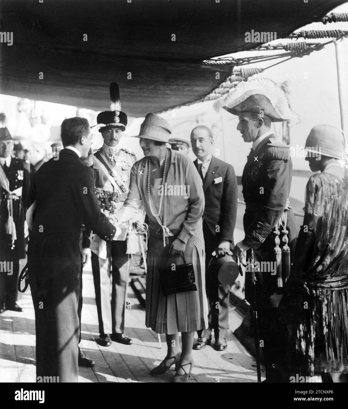 12/31/1925. Saint Sébastien. Sur le croiseur italien 'Pissa'.SS. Mm. Les Kings (X) lors de leur visite au navire amiral de cet escadron. Crédit : Album / Archivo ABC Banque D'Images