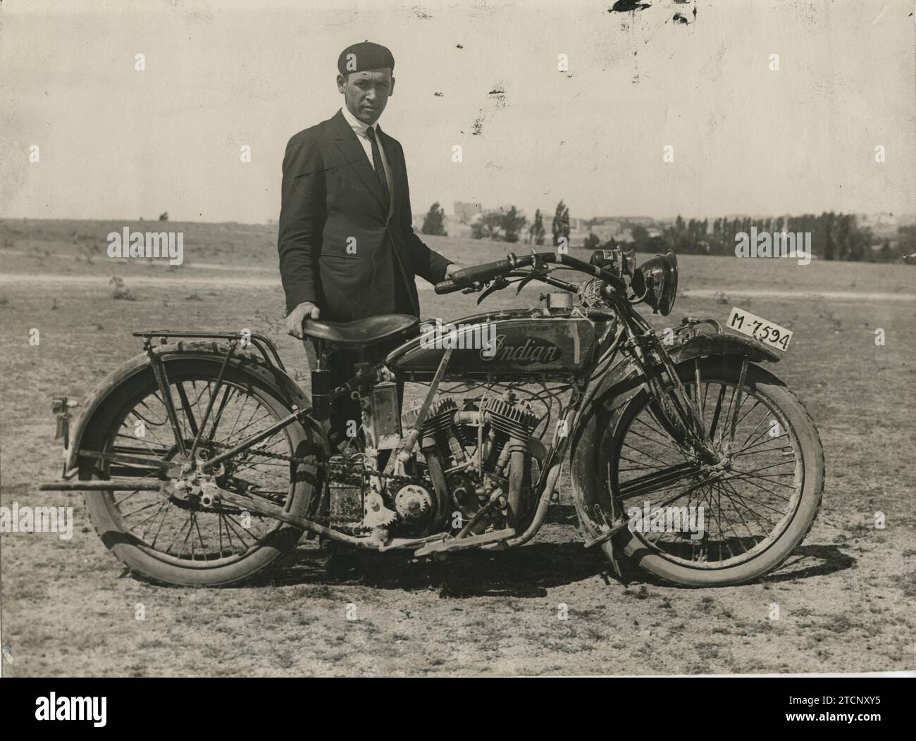 08/10/1922. Le coureur Román Uribesalgo, qui, sur le dernier modèle de moto "Indian", a complété le parcours Madrid-Bilbao en cinq heures, cinq minutes et sept secondes. Crédit : Album / Archivo ABC / Marín Banque D'Images