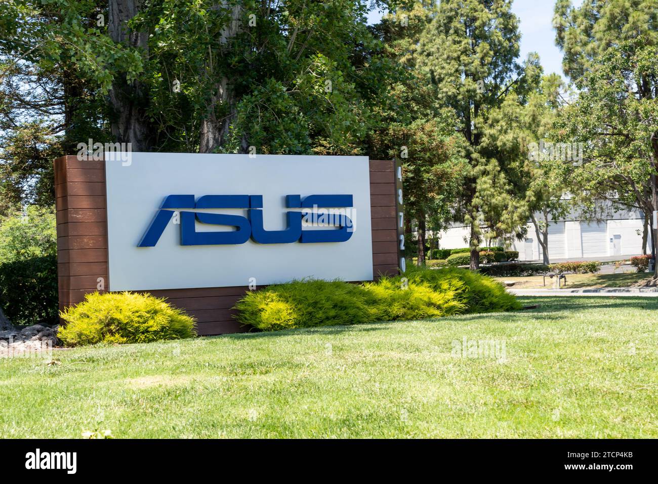 Gros plan du logo ASUS à son siège social américain à Silicon Valley, Fremont, CA, États-Unis - 11 juin 2023. Banque D'Images