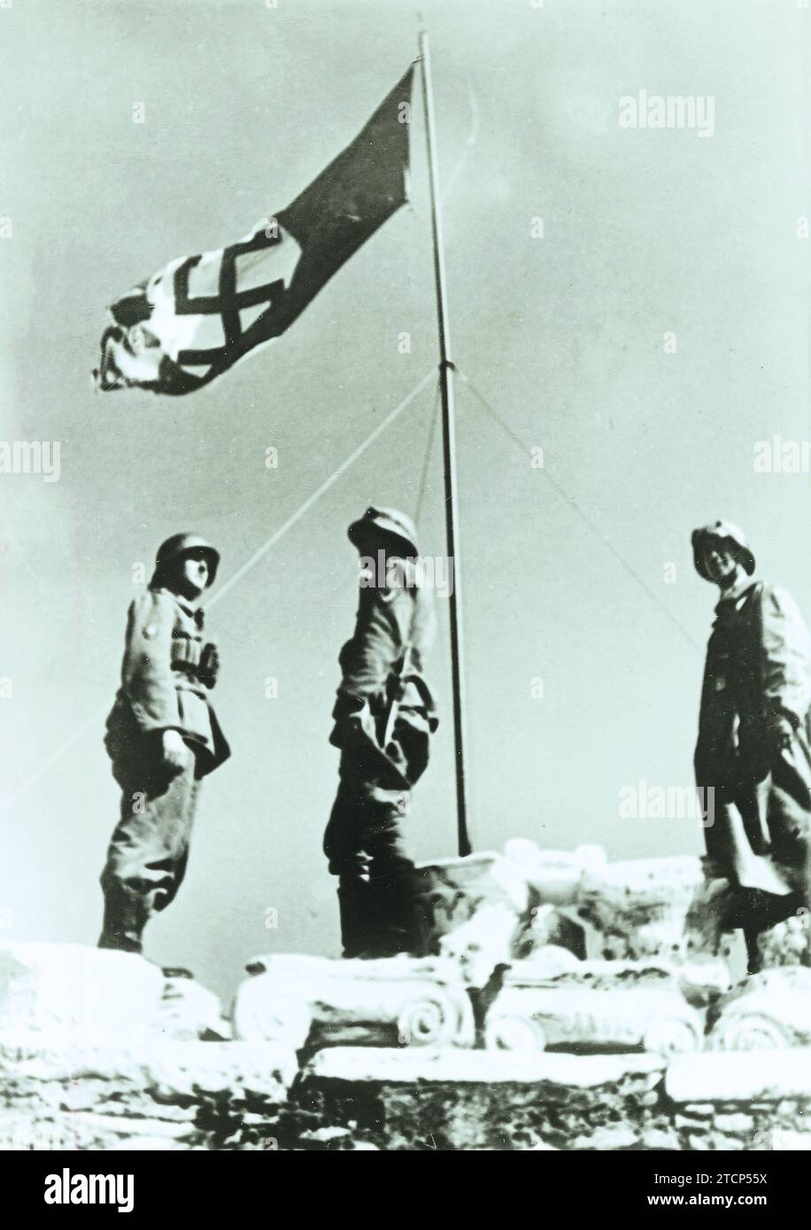 04/26/1941. Le drapeau nazi flotte sur l'Acropole. Crédit : Album / Archivo ABC Banque D'Images