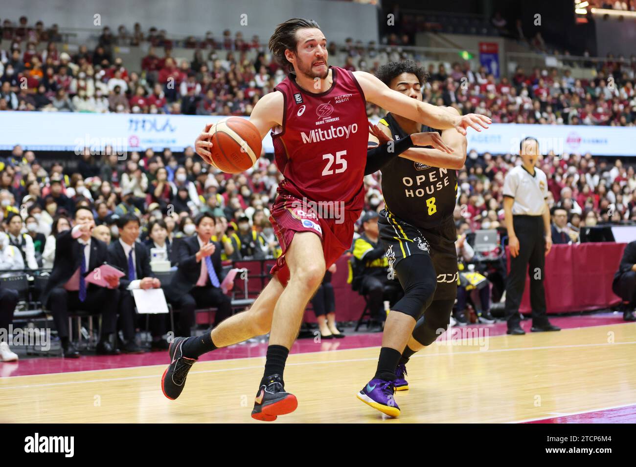 Kanagawa, Japon. 13 décembre 2023. Rosco Allen (Brave Thunders) Basketball : coupe de l'Emperor Basketball match de 2023-24 3e tour entre Kawasaki Brave Thunders - Gunma Crane Thunders à Kawasaki Todoroki Arena à Kanagawa, Japon . Crédit : YUTAKA/AFLO SPORT/Alamy Live News Banque D'Images