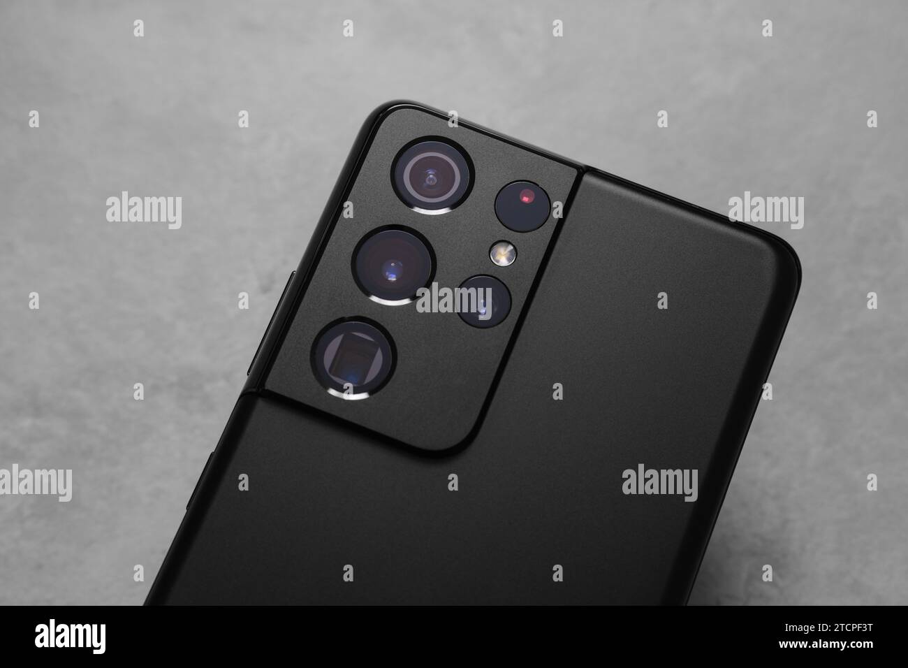 HCMC, VN - décembre 2023. De nombreux types de conception de lentille de caméra de smartphone Banque D'Images