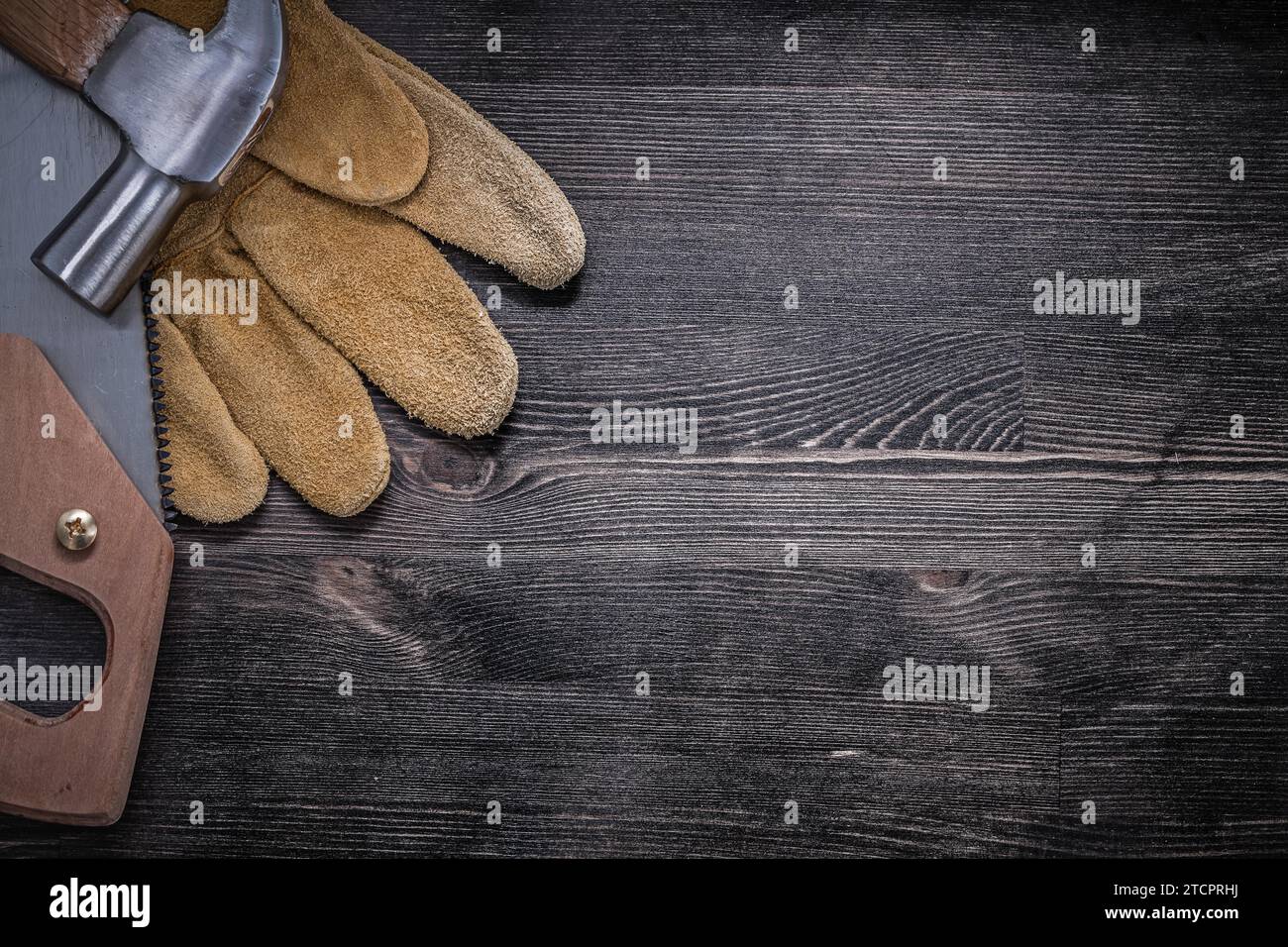 Composition de gants de protection en cuir pour marteau à griffes de scie à métaux Banque D'Images