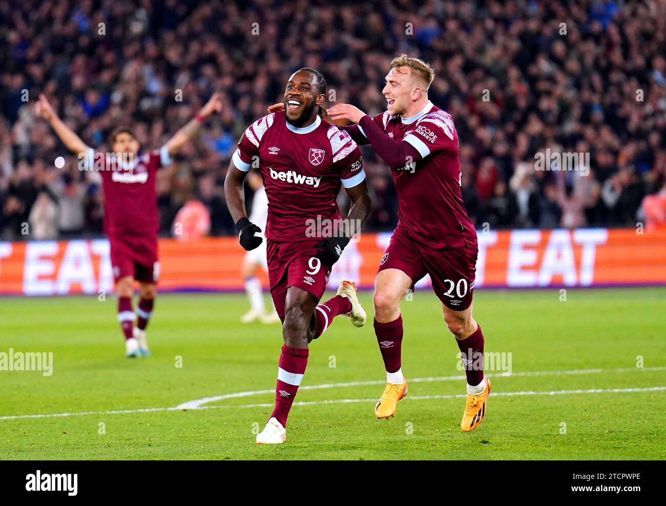 Photo du dossier datée du 20-04-2023 de Michail Antonio célébrant le pointage contre Gand. Michail Antonio a marqué deux buts et Declan Rice a frappé un superbe but en solo alors que West Ham a marché en demi-finale de l'Europa Conference League après une victoire écrasante de 4-1 contre Gent dans la soirée et 5-2 sur l'ensemble. Date de parution : jeudi 14 novembre 2023. Banque D'Images