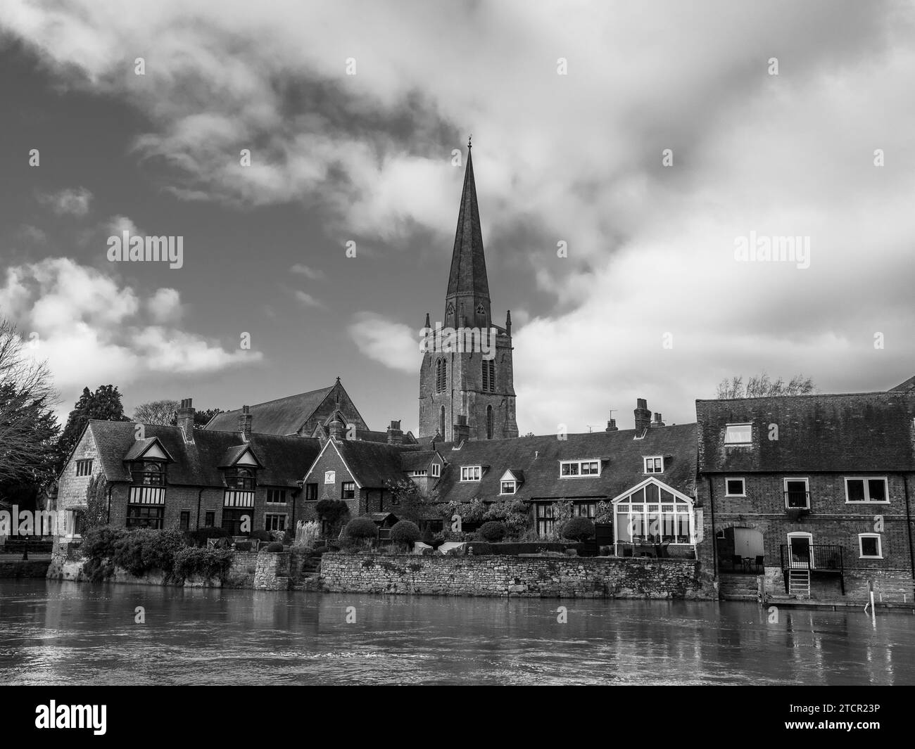 B&W Landscape, St Helens Church, River Thames, Abingdon-on-Thames, Oxfordshire, Angleterre, Royaume-Uni, GB. Banque D'Images
