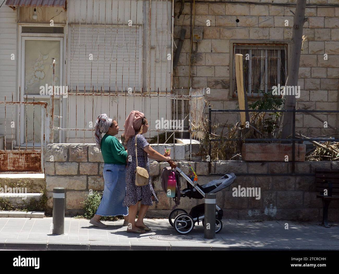 Femmes religieuses israéliennes dans le centre de Jérusalem, Israël. Banque D'Images
