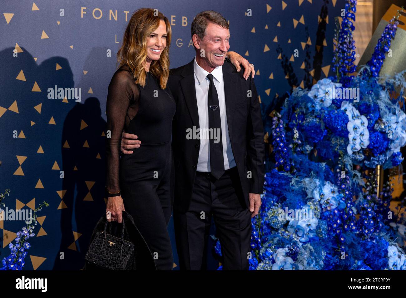 Janet Jones (à gauche) et Wayne Gretzky assistent à l'inauguration de Fontainebleau Las Vegas le 13 décembre 2023 à Las Vegas, Nevada. (Travis P ball/Sipa USA) Banque D'Images