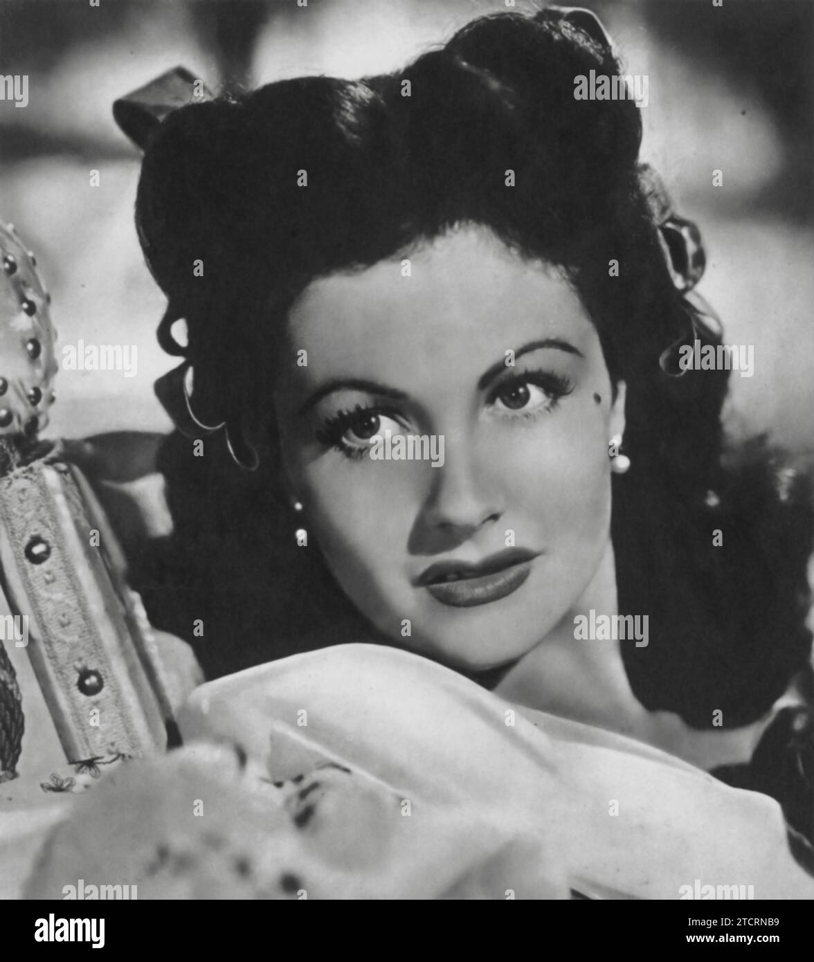 Portrait de Margaret Lockwood (15 septembre 1916 – 15 juillet 1990). L'actrice britannique est réputée pour son rôle principal dans le film classique 'The Lady Vanishs' (1938). Les performances captivantes de Lockwood dans les drames et les thrillers ont fait d'elle l'une des plus grandes stars britanniques du box-office des années 1940 Banque D'Images