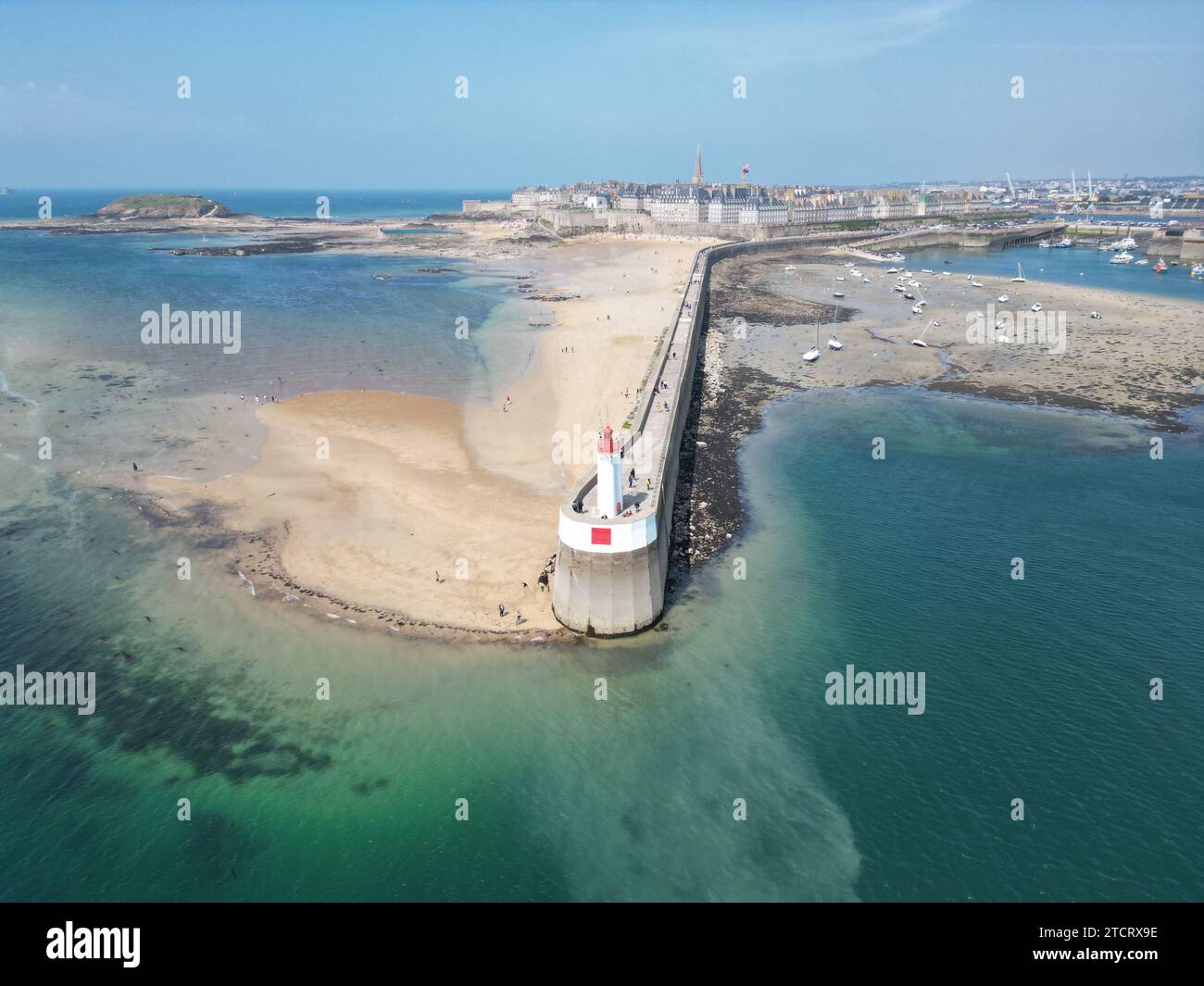 Drone phare du port de St Marlo France, aérien Banque D'Images