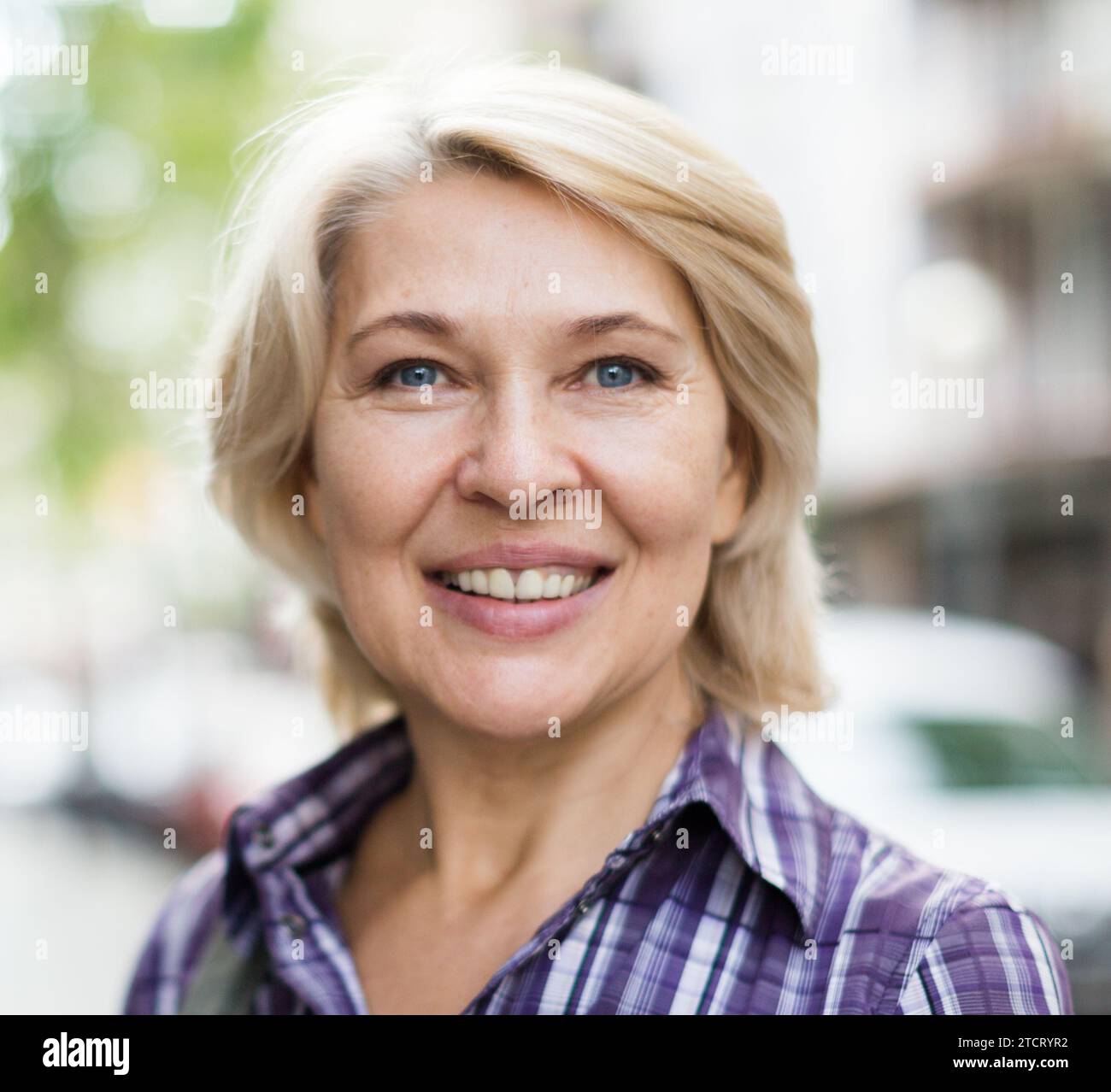 Portrait d'une femme blonde âgée Banque D'Images