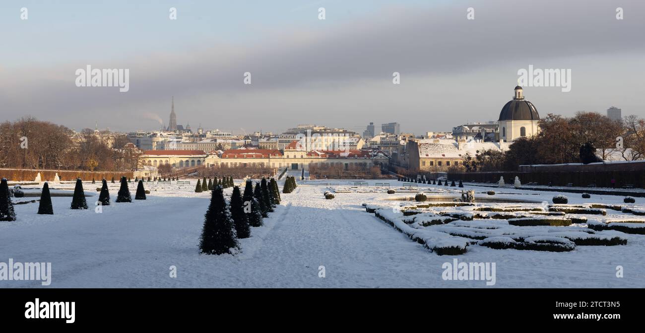 Palais du Belvédère en décembre neige, Autriche Banque D'Images