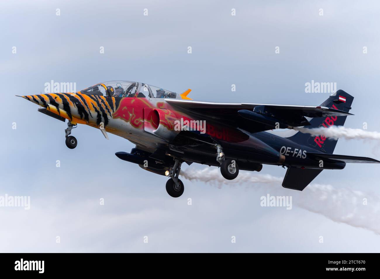 Red bull dornier alpha jet Banque de photographies et d'images à haute  résolution - Alamy