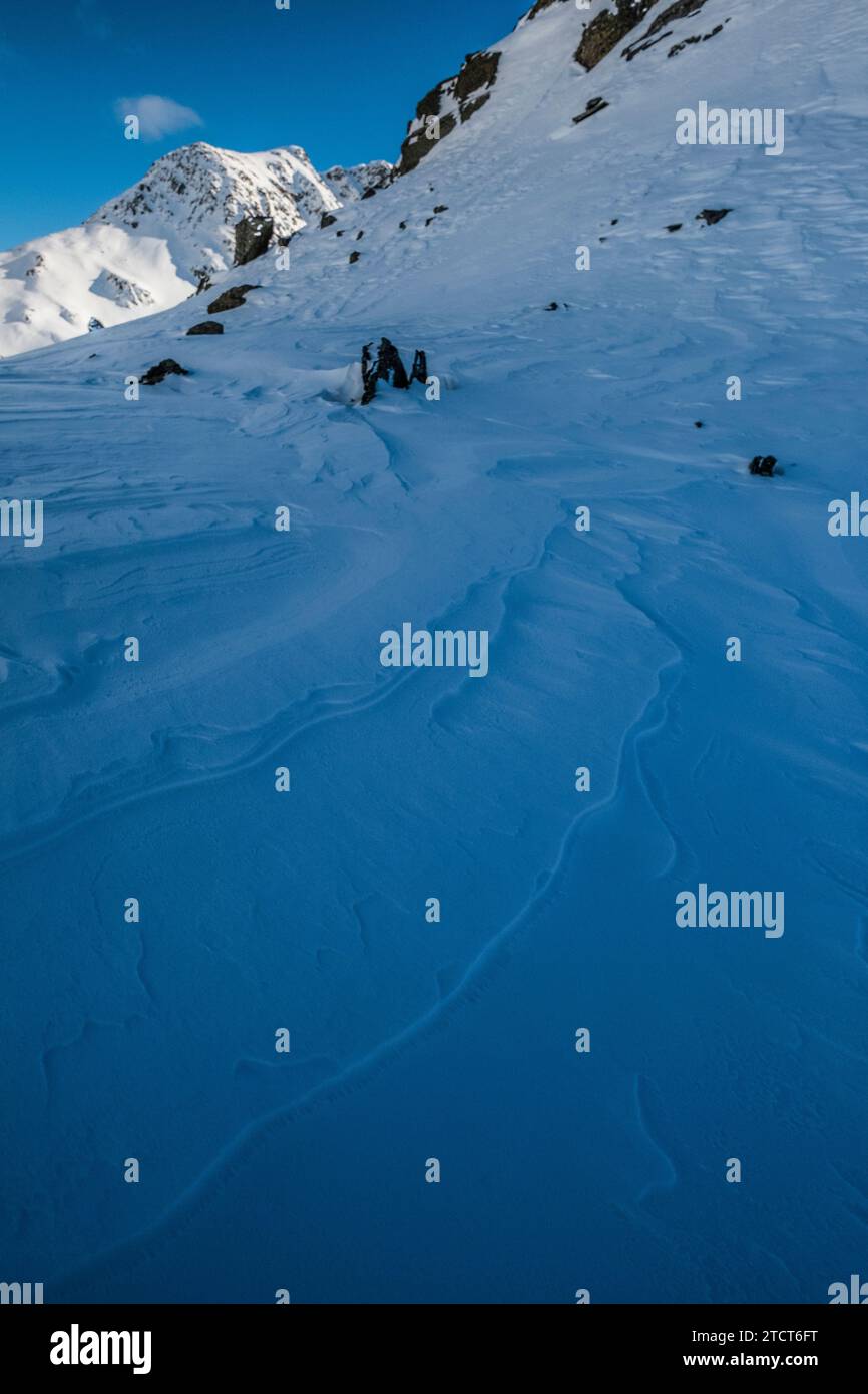 Ombre et lumière dans les montagnes des Pyrénées Banque D'Images