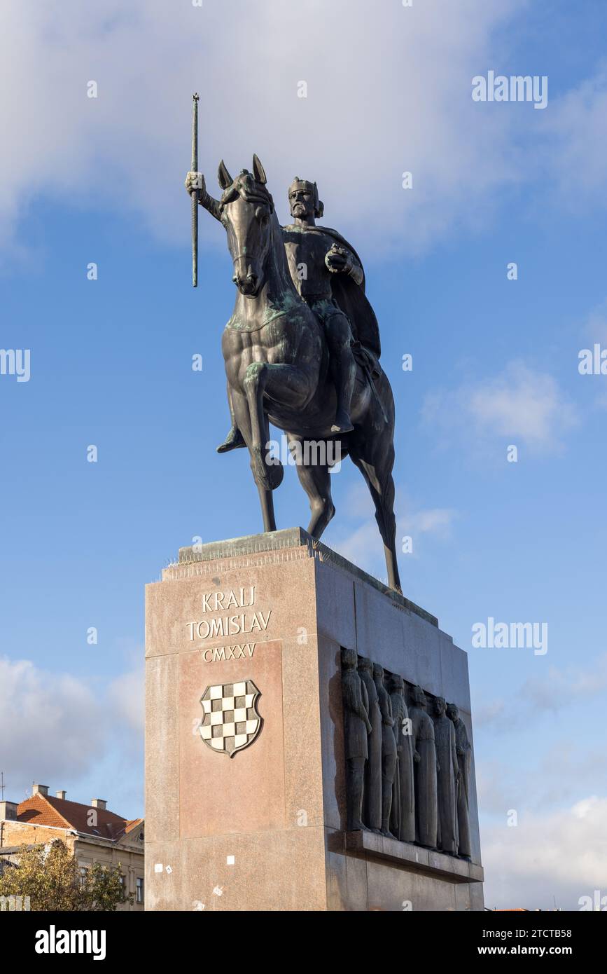 Statue du roi Tomislav, le premier roi de Croatie, devant la gare principale de Zagreb, en Croatie, par le sculpteur Robert Frangeš-Mihanović Banque D'Images