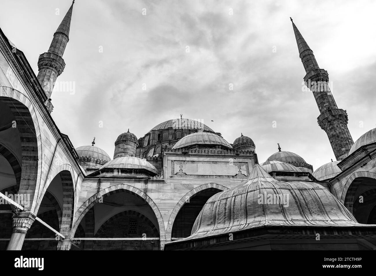 La mosquée Sehzade est une mosquée impériale ottomane du 16e siècle située dans le quartier de Fatih, sur la troisième colline d'Istanbul, à Turkiye. Banque D'Images