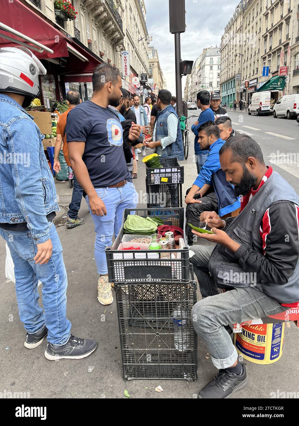 Vendeur bangladeshi pan (betelnut) à Paris, France Banque D'Images
