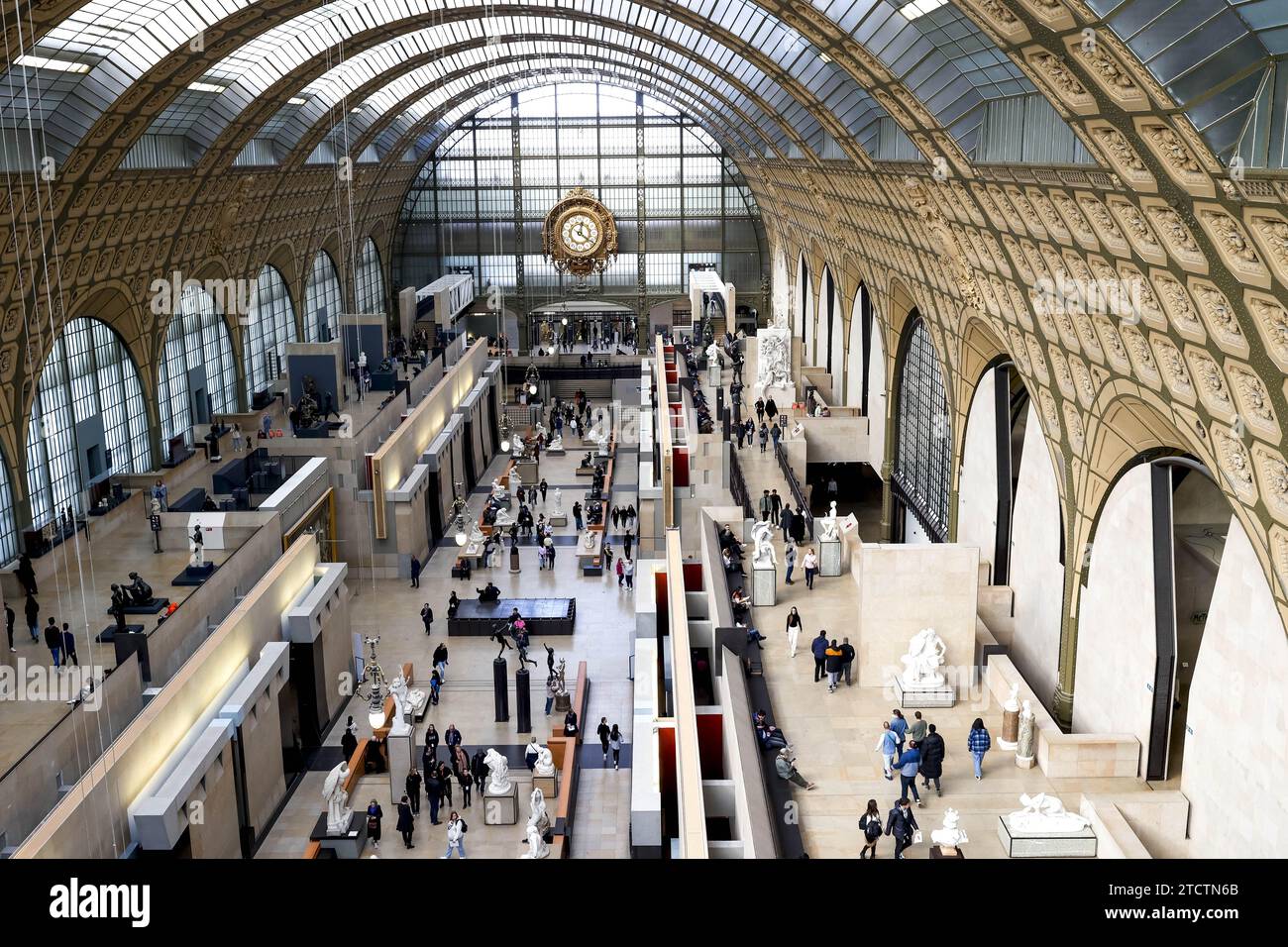 Musée d'Orsay avec visiteurs, Paris Banque D'Images