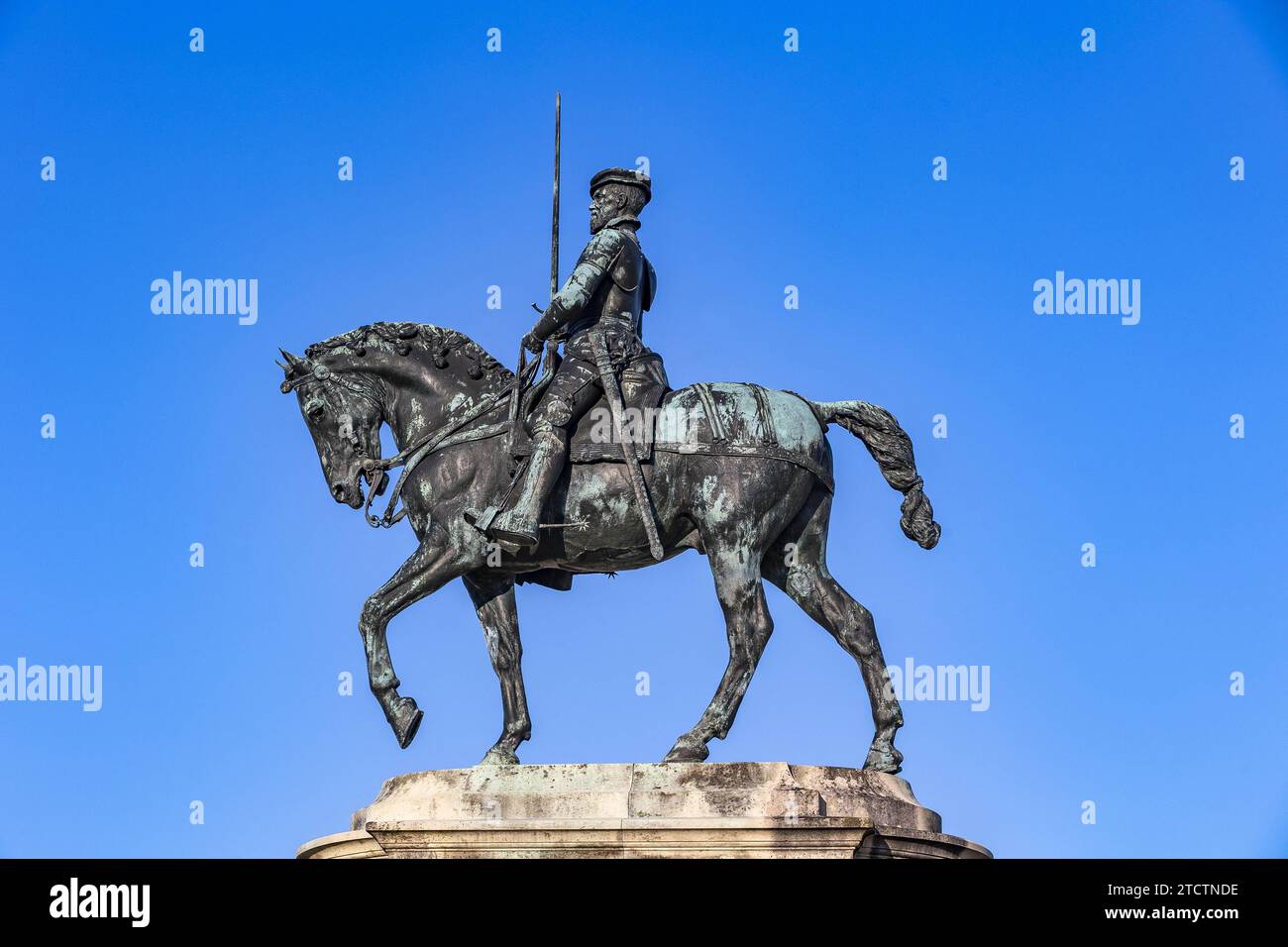 Château de Chantilly, musée Conde, Chantilly, Oise, France Statue équestre en bronze d'Anne de Montmorency, connétable de France, (1492-1567) à la cour Banque D'Images