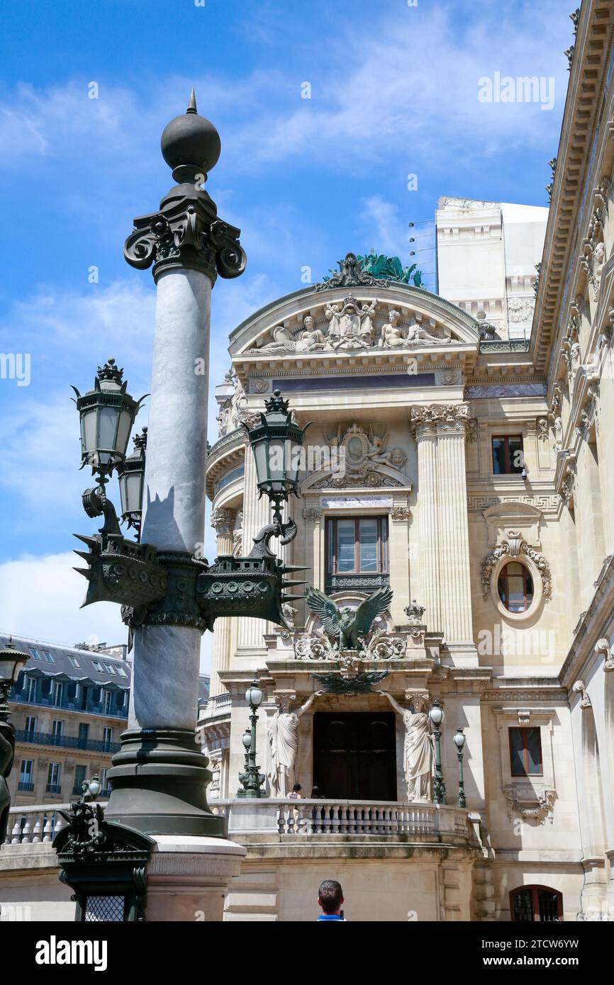 Opéra Garnier, symbole de Paris par une journée ensoleillée, Paris, France Banque D'Images