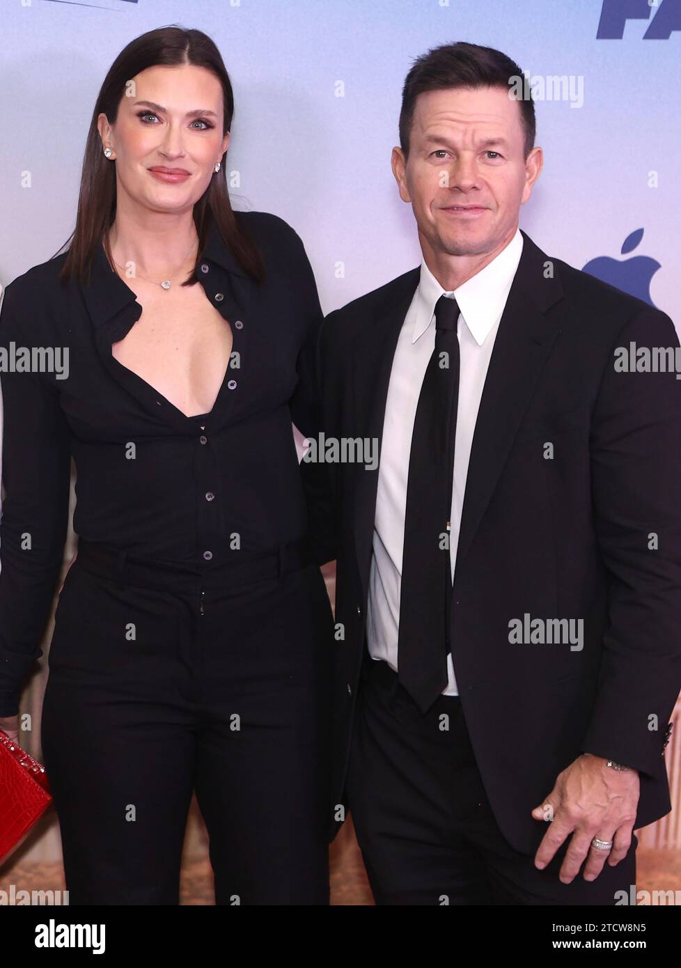 Las Vegas, États-Unis. 13 décembre 2023. Rhea Durham et Mark Wahlberg arrivent à la première mondiale de "The Family Plan" qui s'est tenue au Chelsea au Cosmopolitan de Las Vegas le 13 décembre 2023 à Las Vegas, Nevada © JPA/AFF-USA.com crédit : AFF/Alamy Live News Banque D'Images