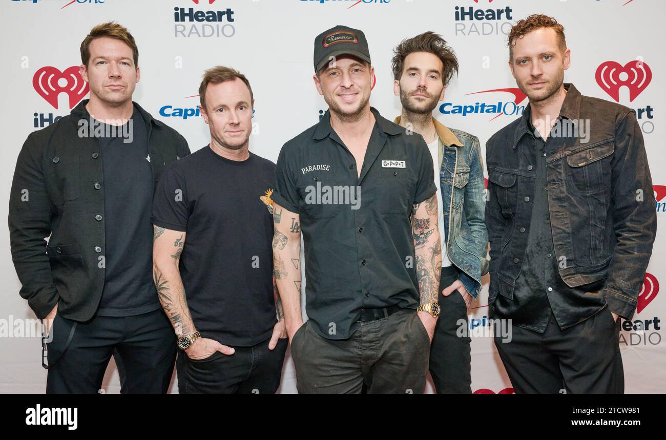 PHILADELPHIE, PA, États-Unis - 12 DÉCEMBRE 2023 : (G-D) Zach Filkins, Eddie Fisher, Ryan Tedder, Brian Willett et Brent Kutzle de OneRepublic. Banque D'Images