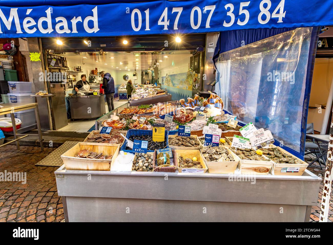 Poissonnerie Saint-Médard poissonnier rue Mouffetard dans le 5e arrondissement de Paris Banque D'Images