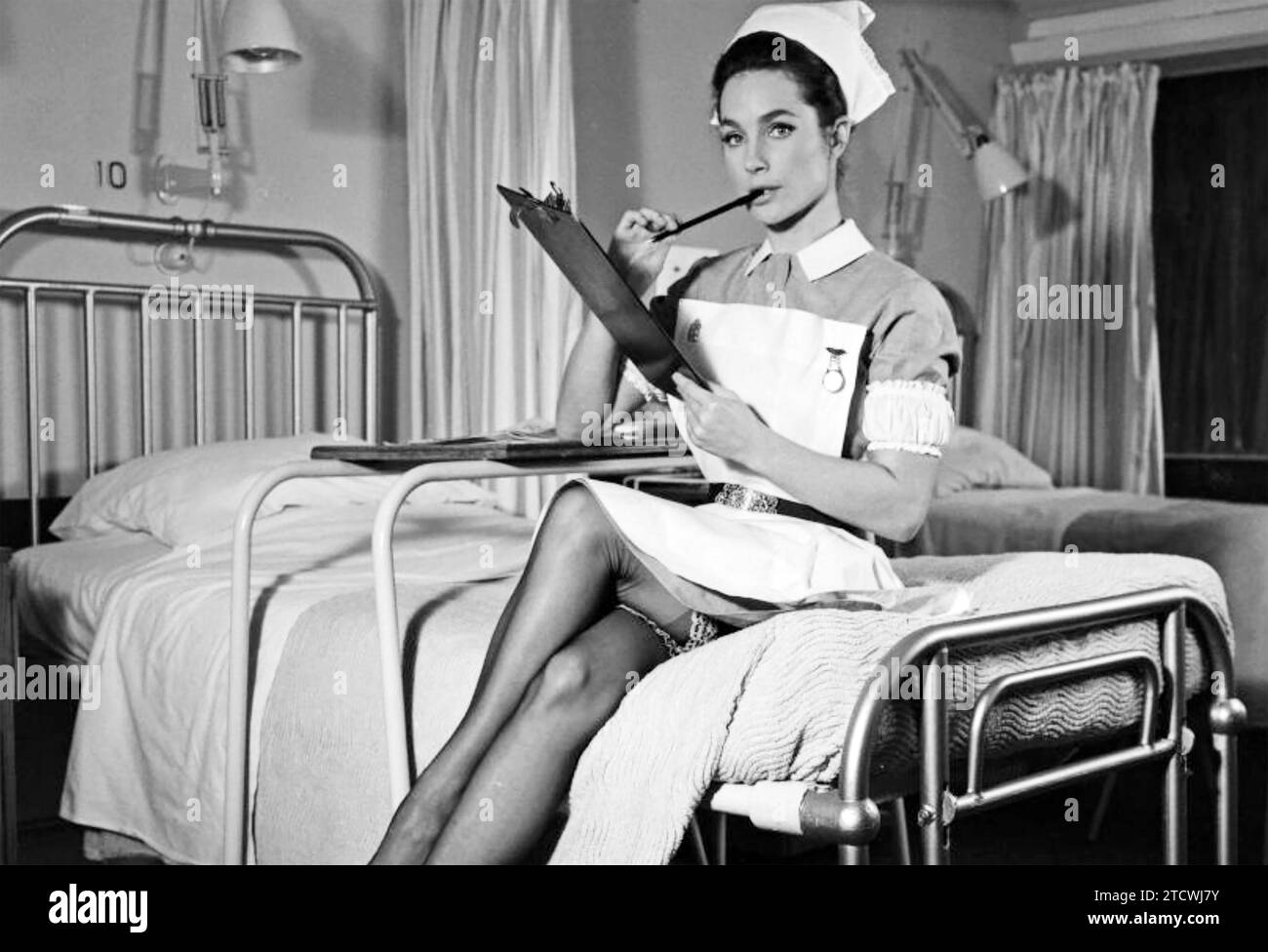 DOCTEUR DANS CLOVER 1966 Rank Organisation film avec Shirley Anne Field Banque D'Images