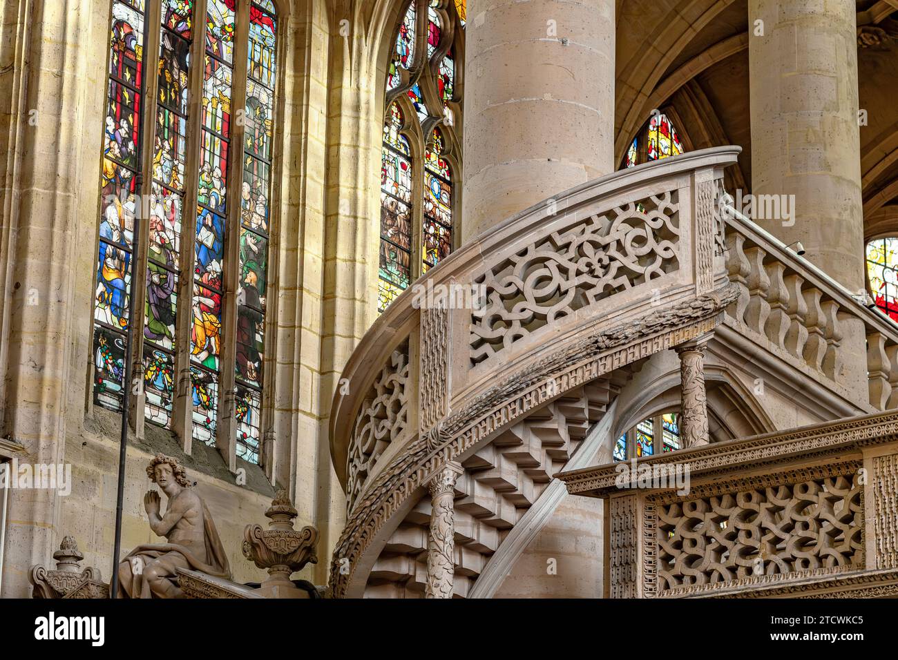 Le jubé de pierre sculpté élaboré, ou écran de toit à l'intérieur de l'église Saint-Étienne-du-Mont, l'une des plus belles églises de Paris, France Banque D'Images