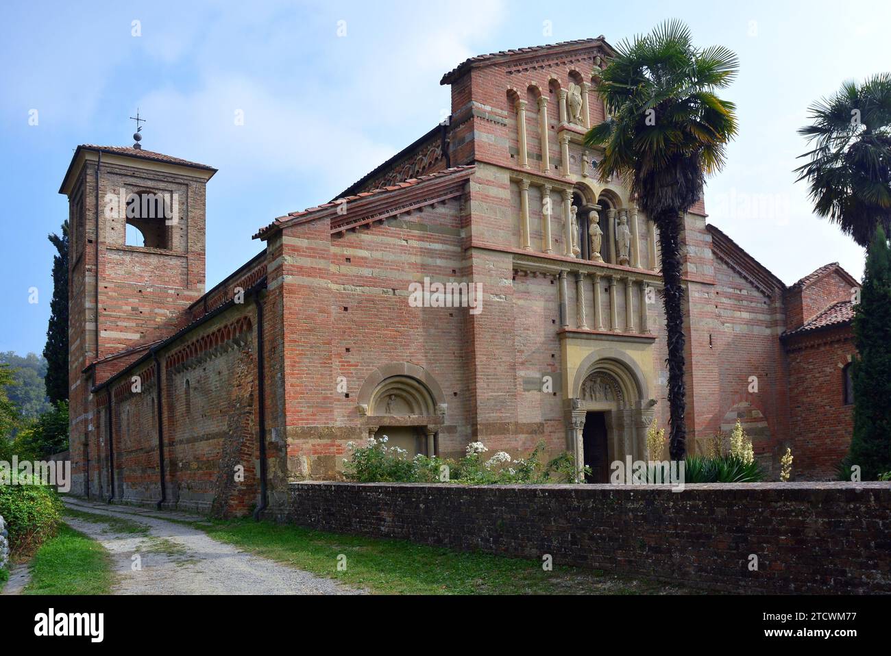 Albugnano, Piémont, Italie - 10-13-2019- l'abbaye gothique et romane de Vezzolano. Banque D'Images